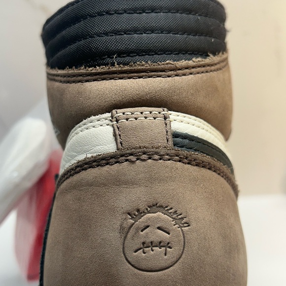 Travis Scott x Air Jordan 1 Retro High OG 'Mocha' - Picture 6 of 7